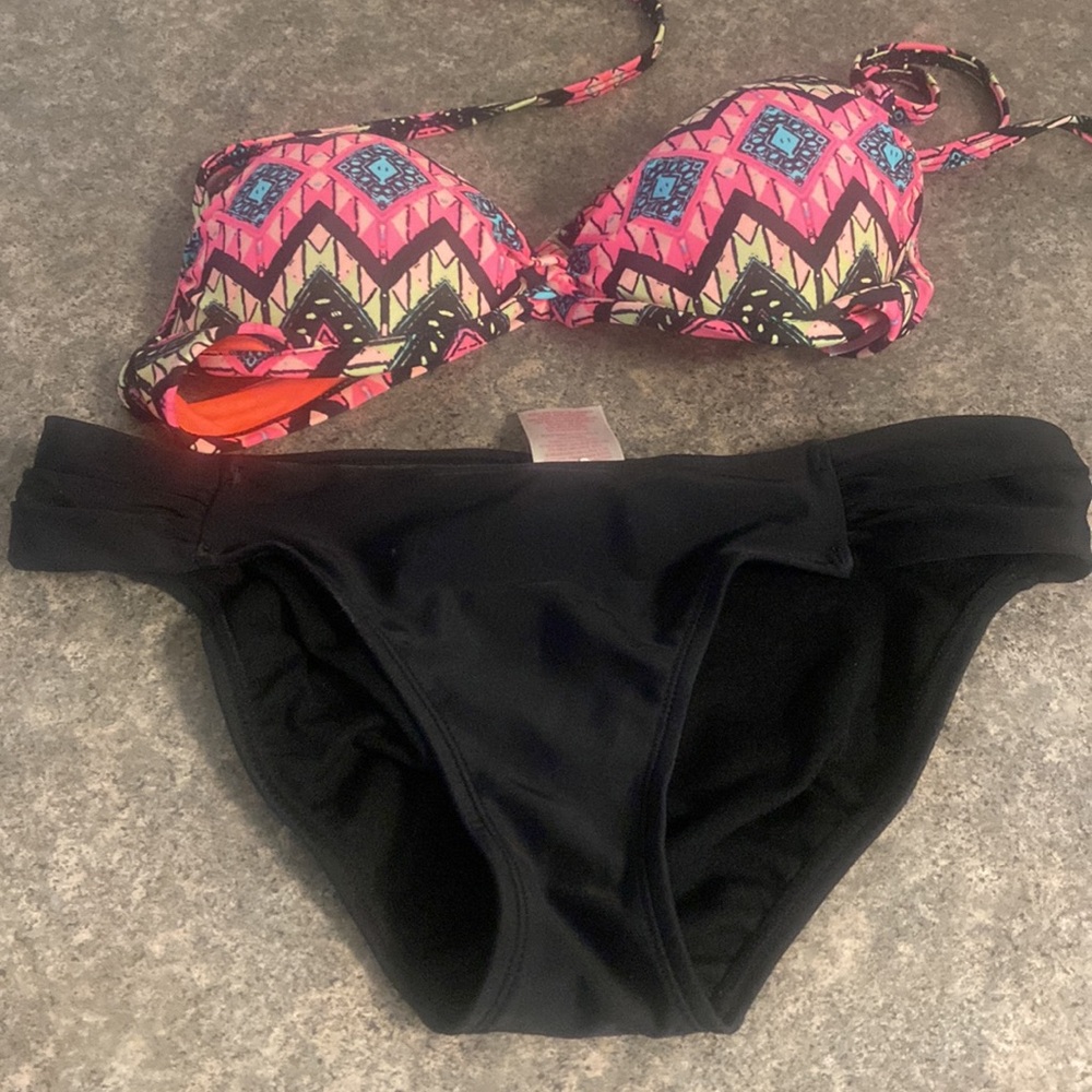 Colorful Geometric Bikini - Picture 4 of 5